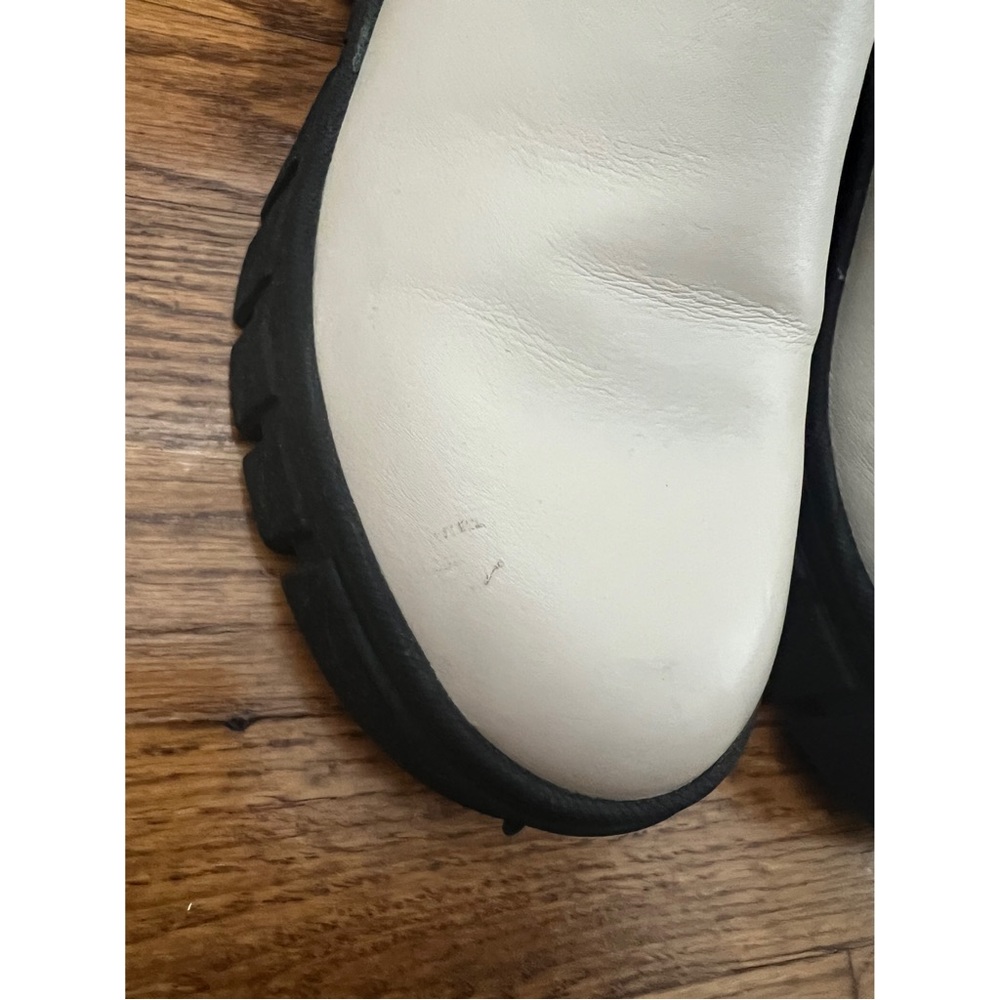 Guess Chelsea Boot - Picture 3 of 3